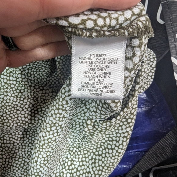 Liz Claiborne Chiffon Sleeveless V Neck Top Sz L - Picture 11 of 11